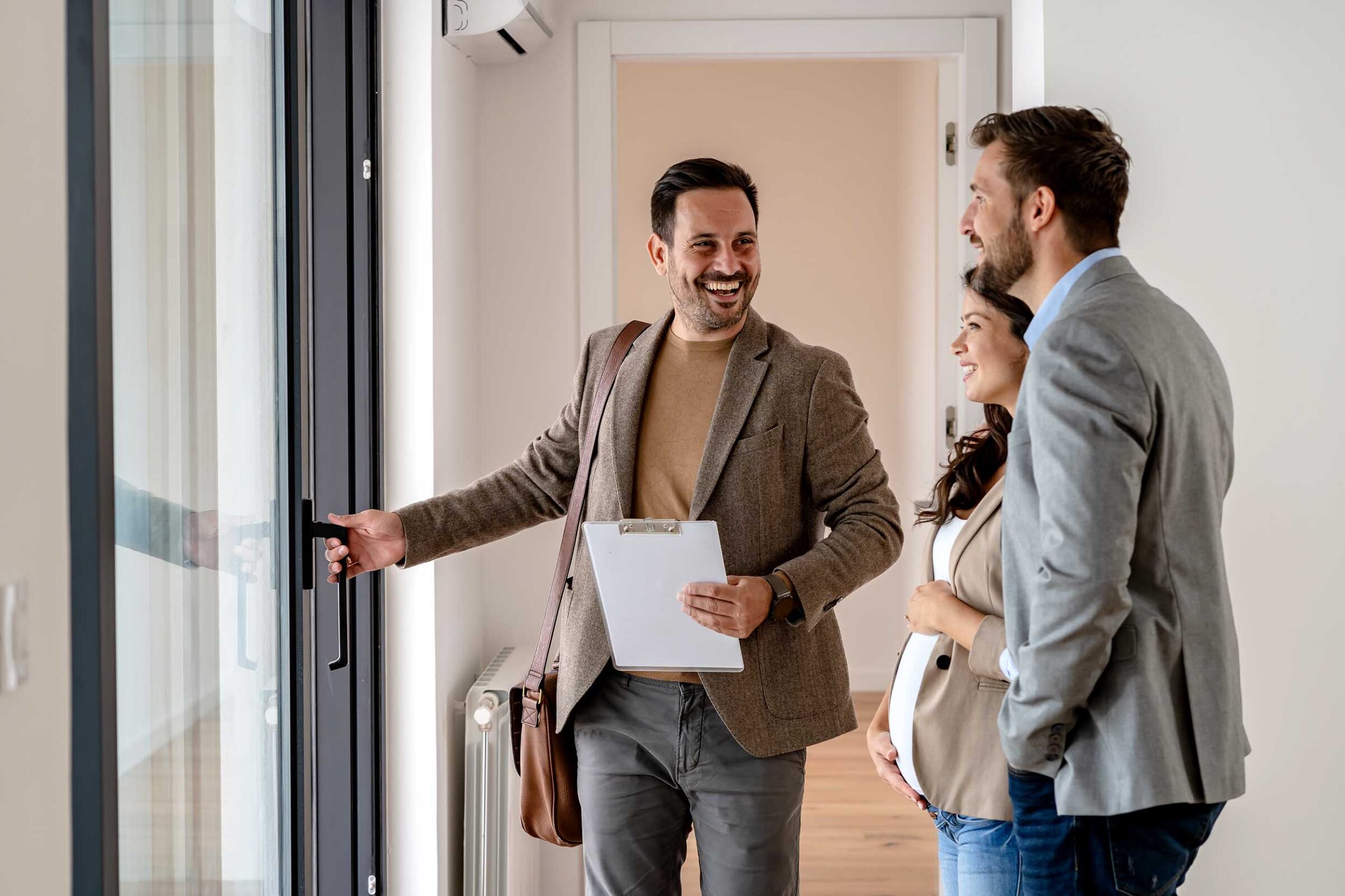 How Movers for Apartment Complexes Support Property Management Teams